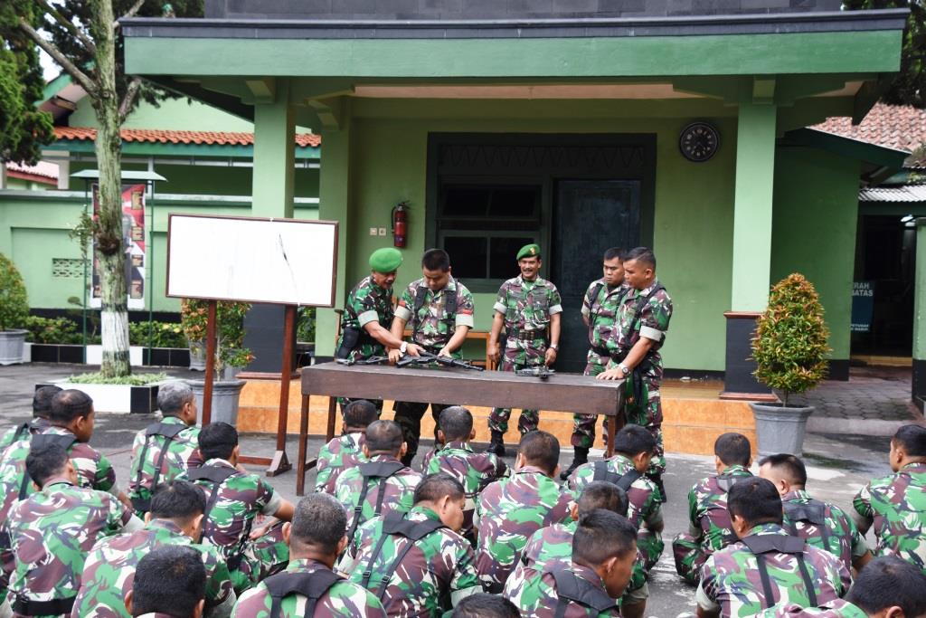 Minggu Militer Korem Latihan Bongkar Pasang Senjata